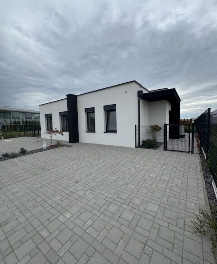 Dom s 2 bytovými jednotkami – Hrubá Borša